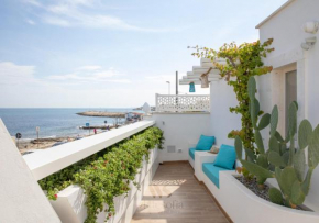 WHITE SOFIA - uno sguardo sul mare
